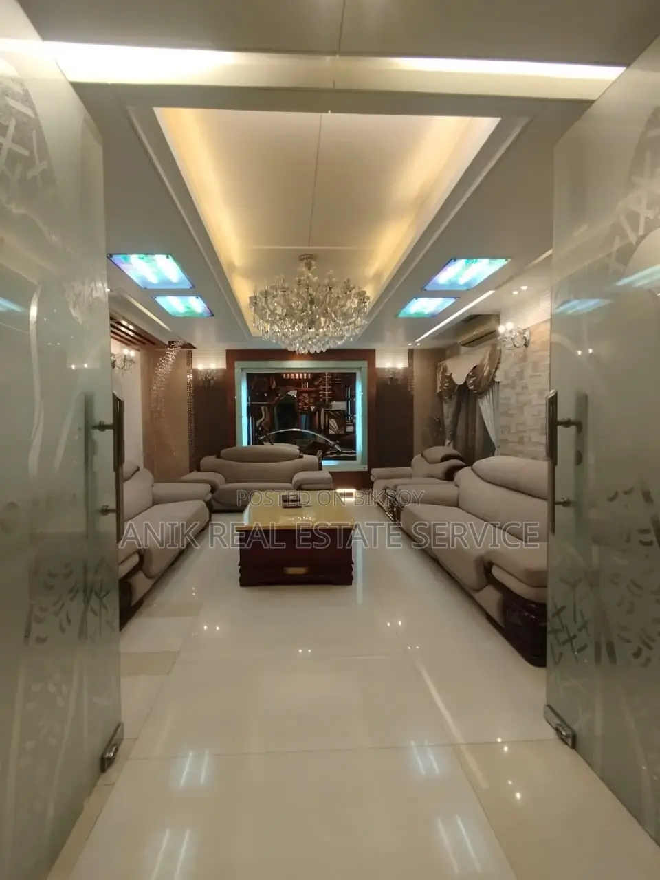 Swmming Pool Gym Luxurious Full Farnised Flat Rent At Gulshan 2 in Gulshan