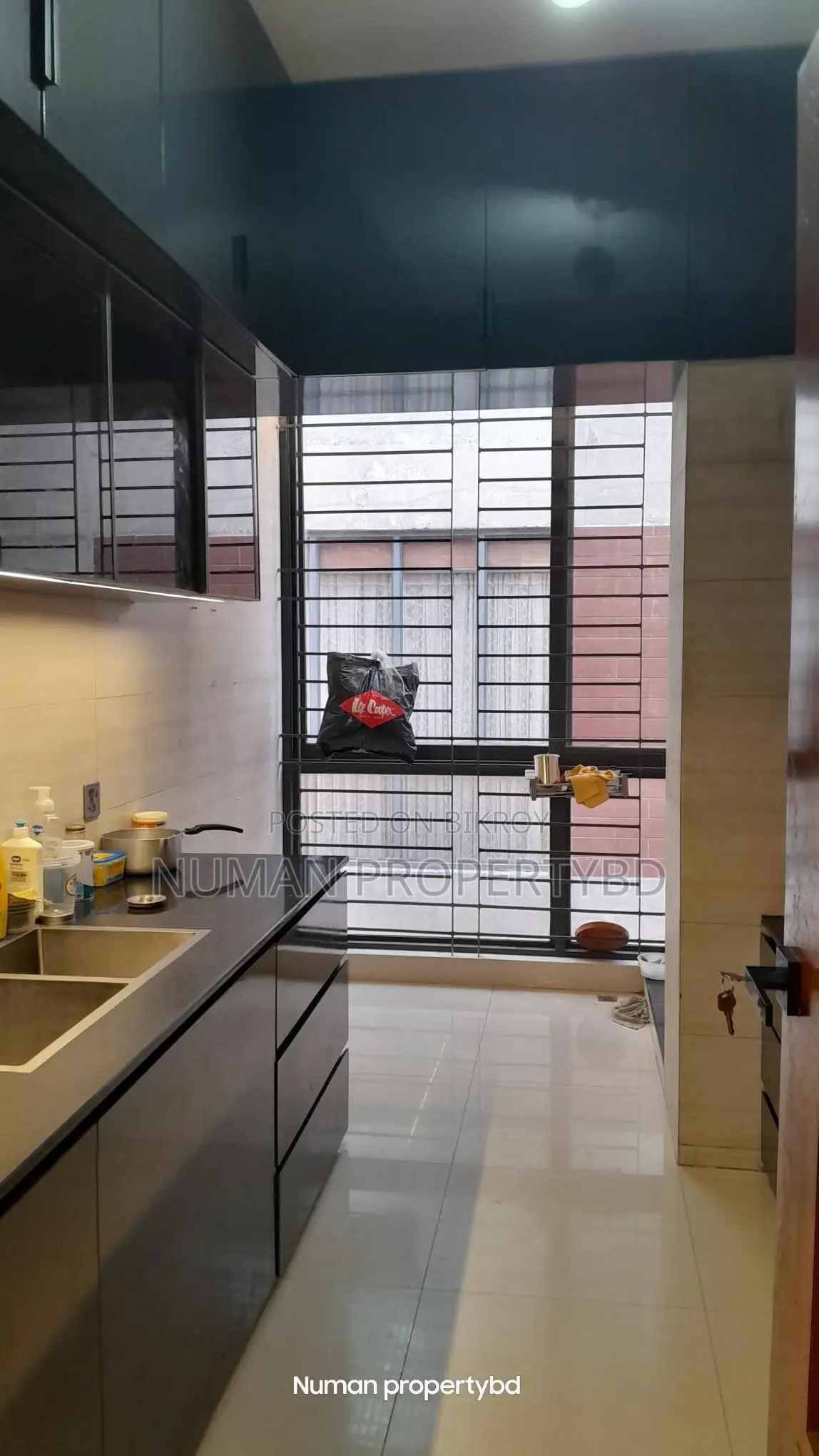 4000sq 4-bedroom Full Fair Face New Luxury Semi Furnished Flat Rent in Basundhara