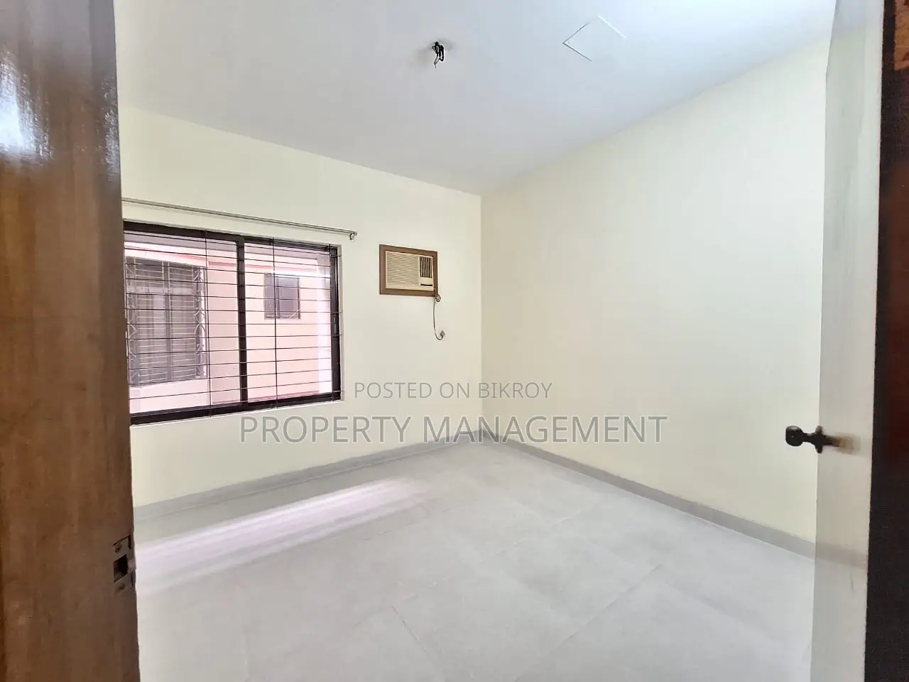 2700 Sqft Apartment for Rent, 4 Bed, 3 Bath, Gulshan 2, Nice View in Gulshan