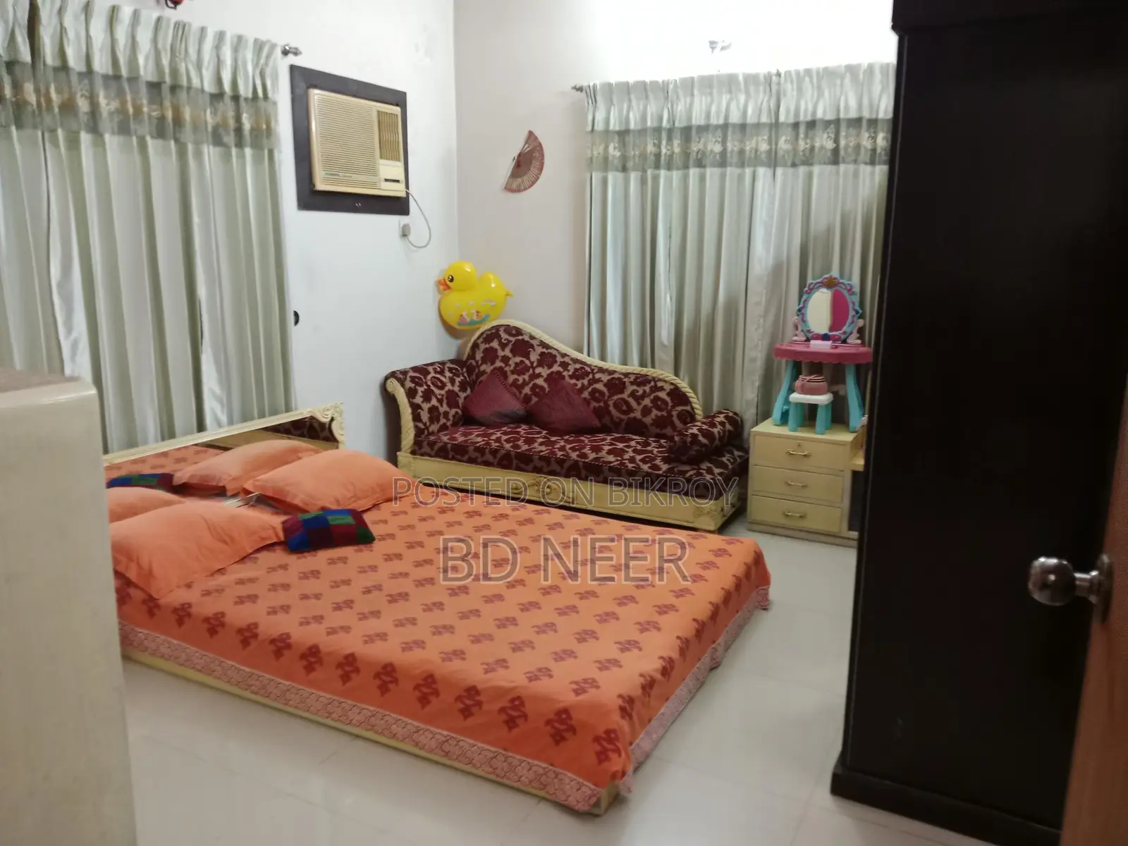 good looking semi furnish 3 Bed room apt rent in Gulshan in Gulshan