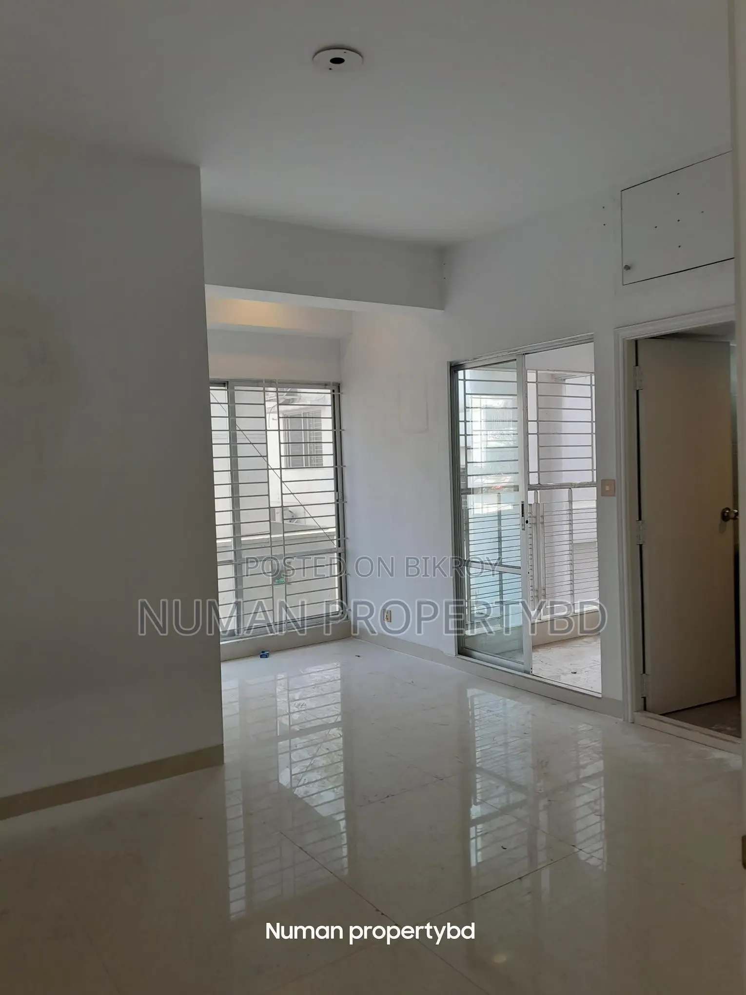 4300sq Semi Furnished Duplex 5-bedroom Flat Rent in Basundhara