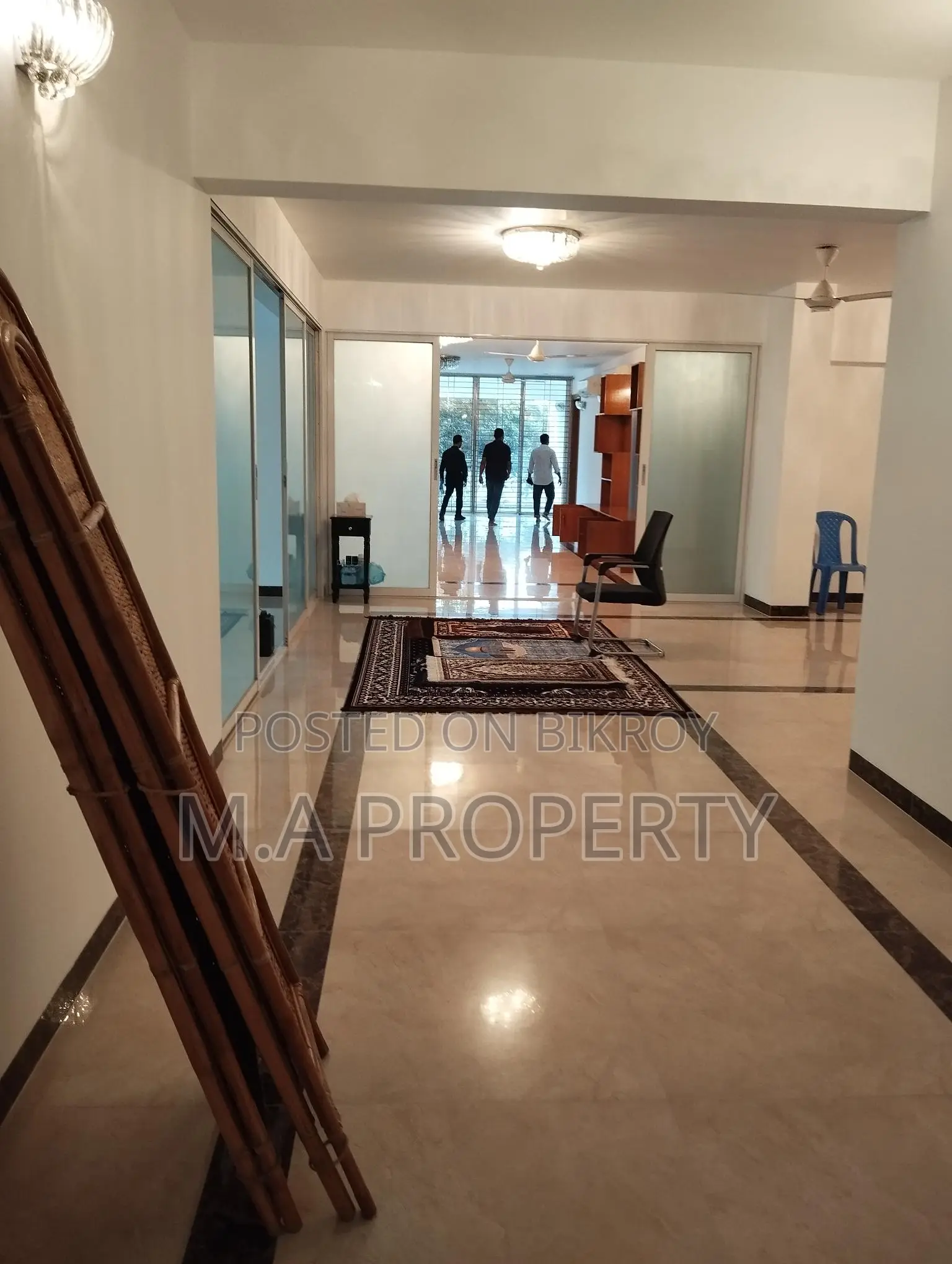 WELL DECORATED 5 BED SAMIFURNISHED FLAT RENT IN GULSHAN 2 MEDDLE in Gulshan