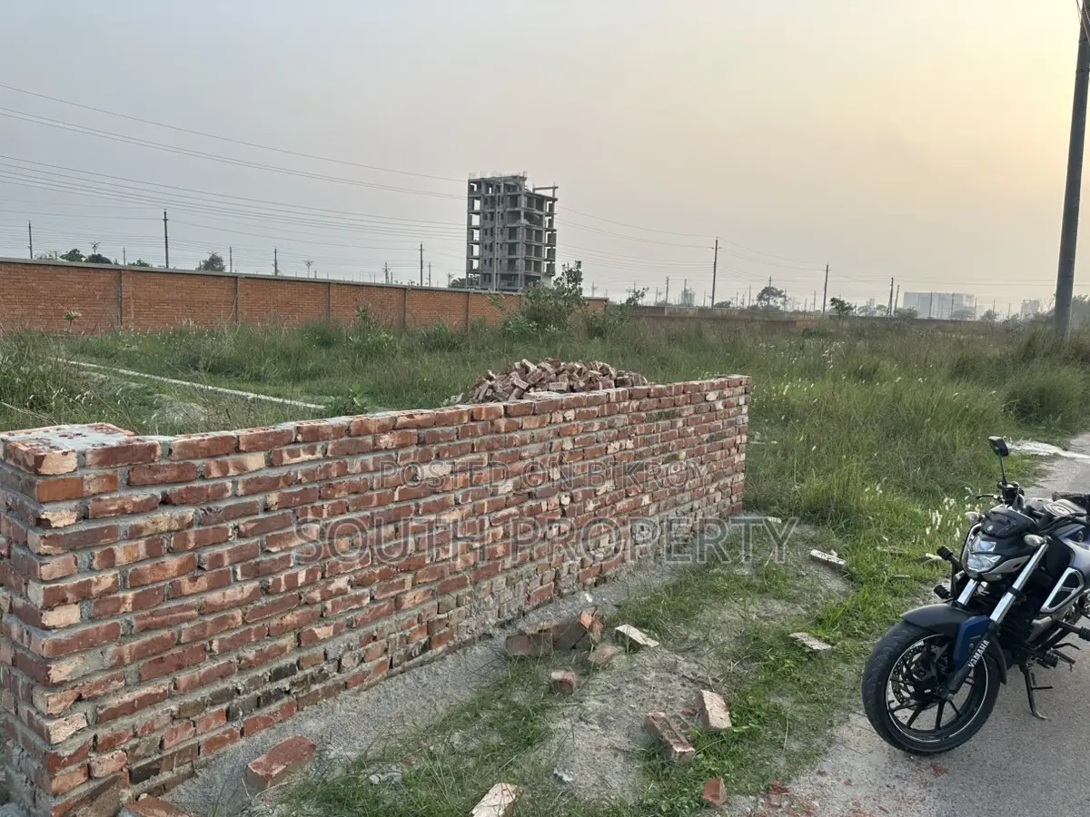 4-Katha, P-Block, Urgent Sell, Bashundhara R/A in Basundhara