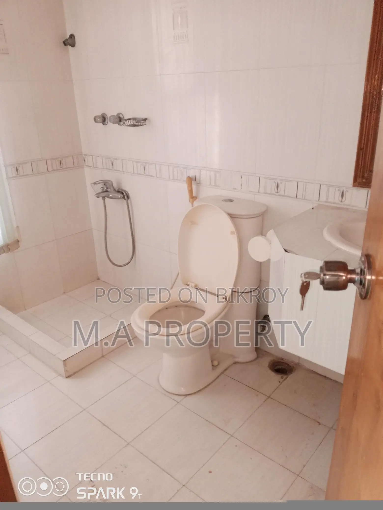 2300 SFT 3 ROOMS OFFICE APARTMENT RENT IN GULSHAN 2 in Gulshan