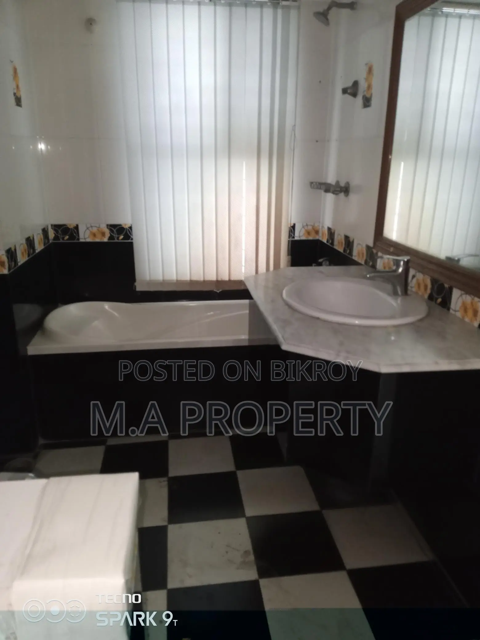 2300 SFT 3 ROOMS OFFICE APARTMENT RENT IN GULSHAN 2 in Gulshan