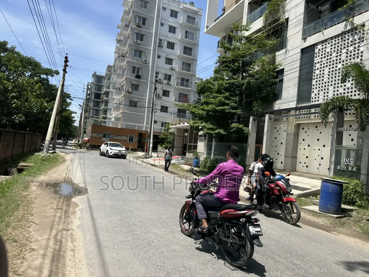 Block-F, 3-Katha, South-Facing, Urgent Sale, Bashundhara R/A in Basundhara