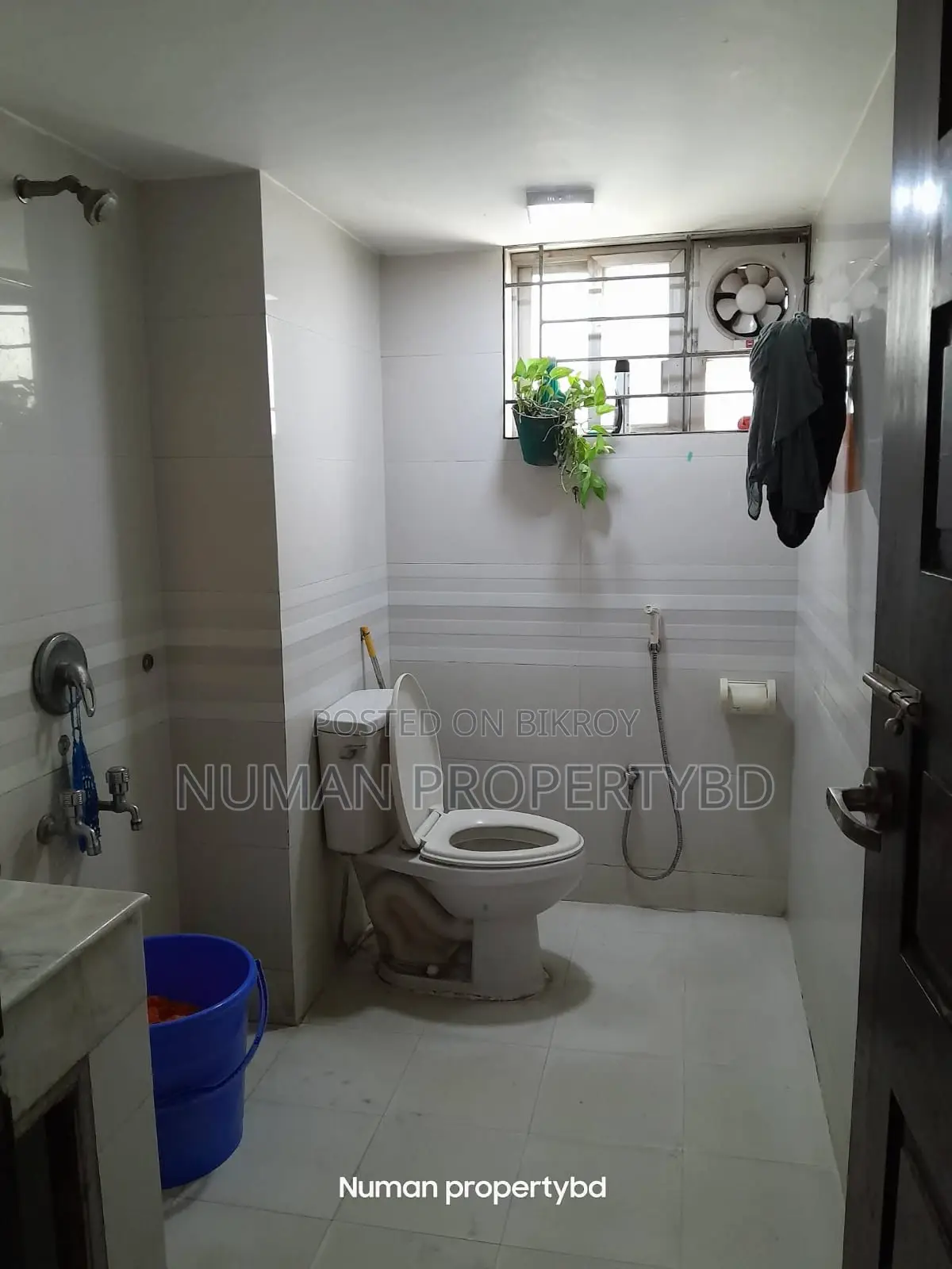 South-facing 4400 sq ft duplex 5 bedroom luxurious semi-furnished flat for rent in Basundhara