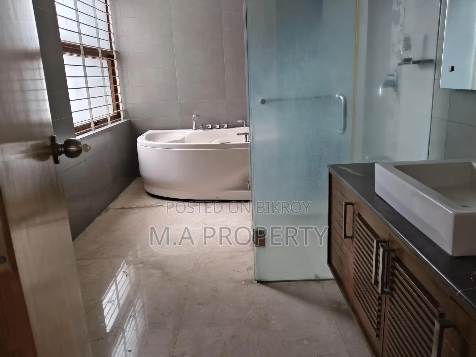 Rent 4-Bed Apartment 4000sqft 2-Carpark Baridhara in Baridhara