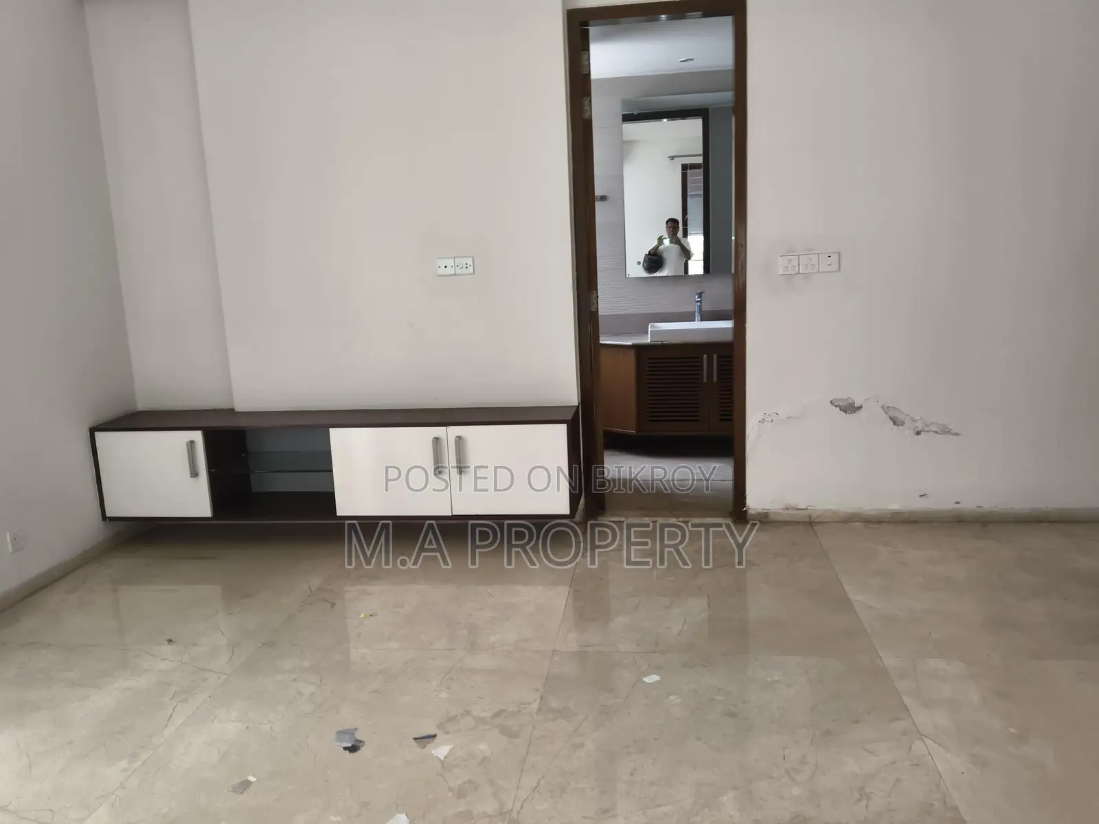 Rent 4-Bed Apartment 4000sqft 2-Carpark Baridhara in Baridhara