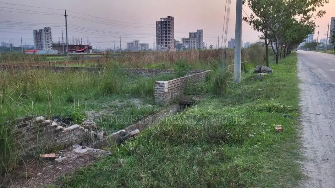 N=Block‼️ South Face‼️ 5 Katha Plot✔️ Near Bashundhara Stadium in Basundhara