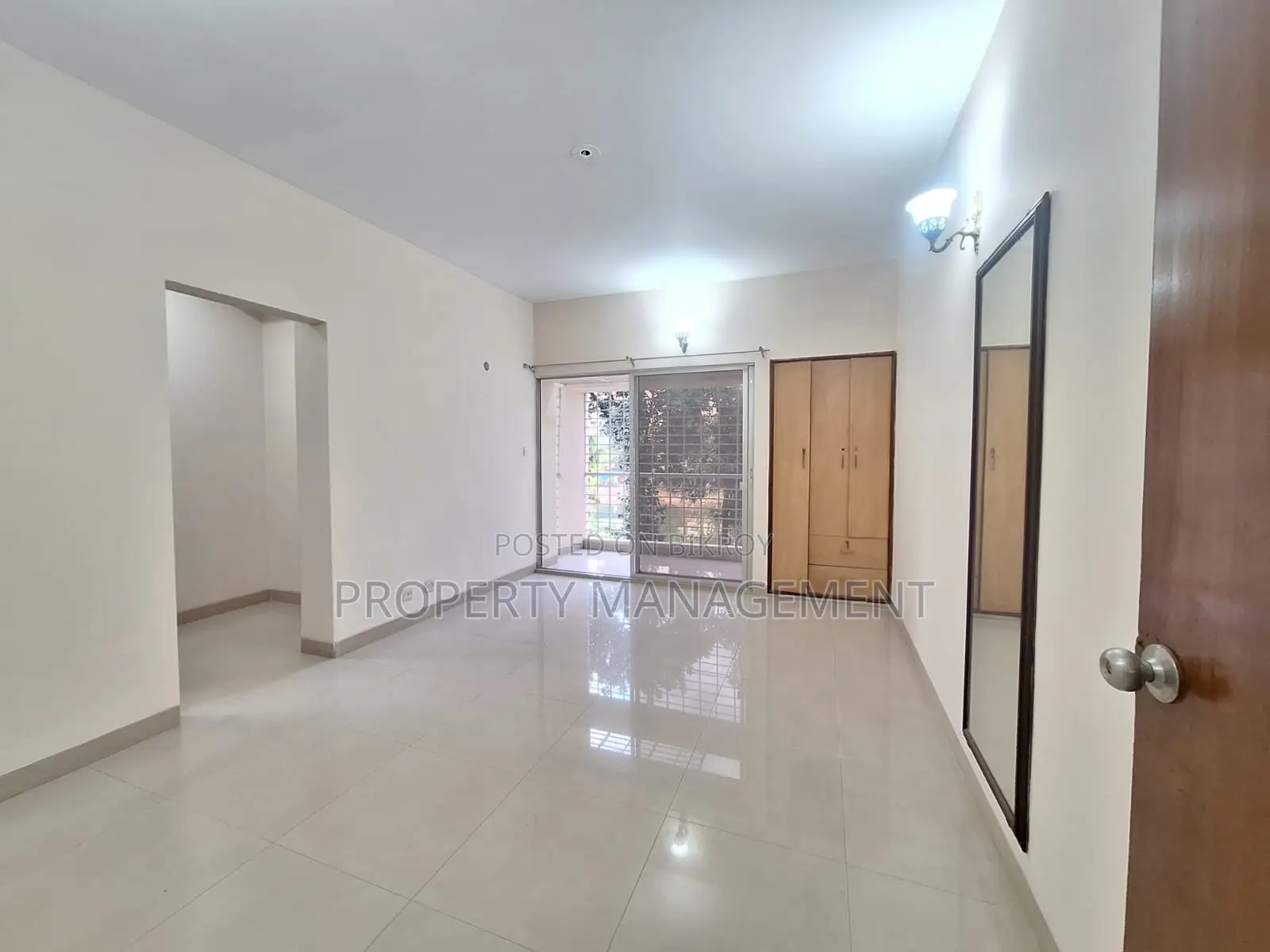 2400Sqft Lake View Apartment Rent 3Bed 3Bath Gulshan2 Nice in Gulshan