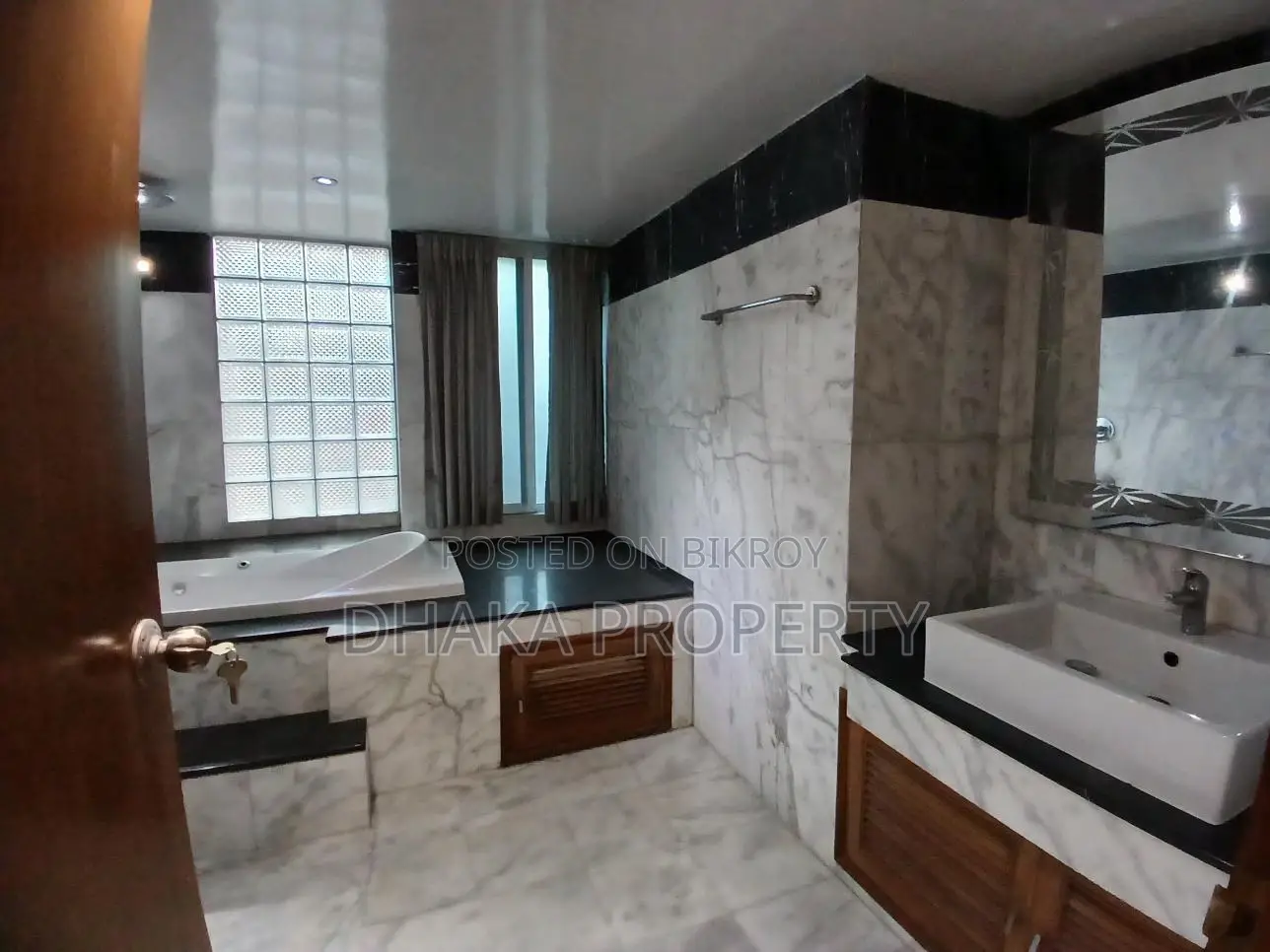 7500 SqFt 5 Bedroom Luxurious Apartment Rent at Baridhara Diplomatic Zone in Baridhara