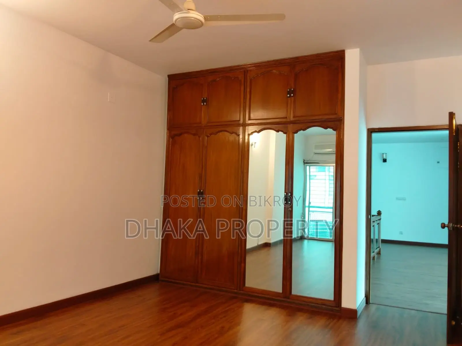 Duplex 4200 SqFt 4 Bedroom 2 Parking Apartment Rent at Baridhara Diplomatic Area in Baridhara