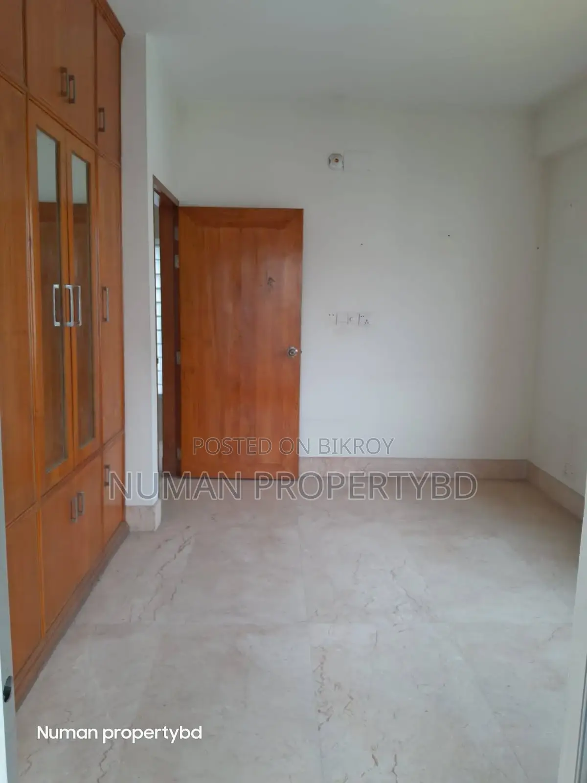 South-facing 3600sq Duplex 4-bedroom Luxurious Semi-Furnished flat for rent in Basundhara