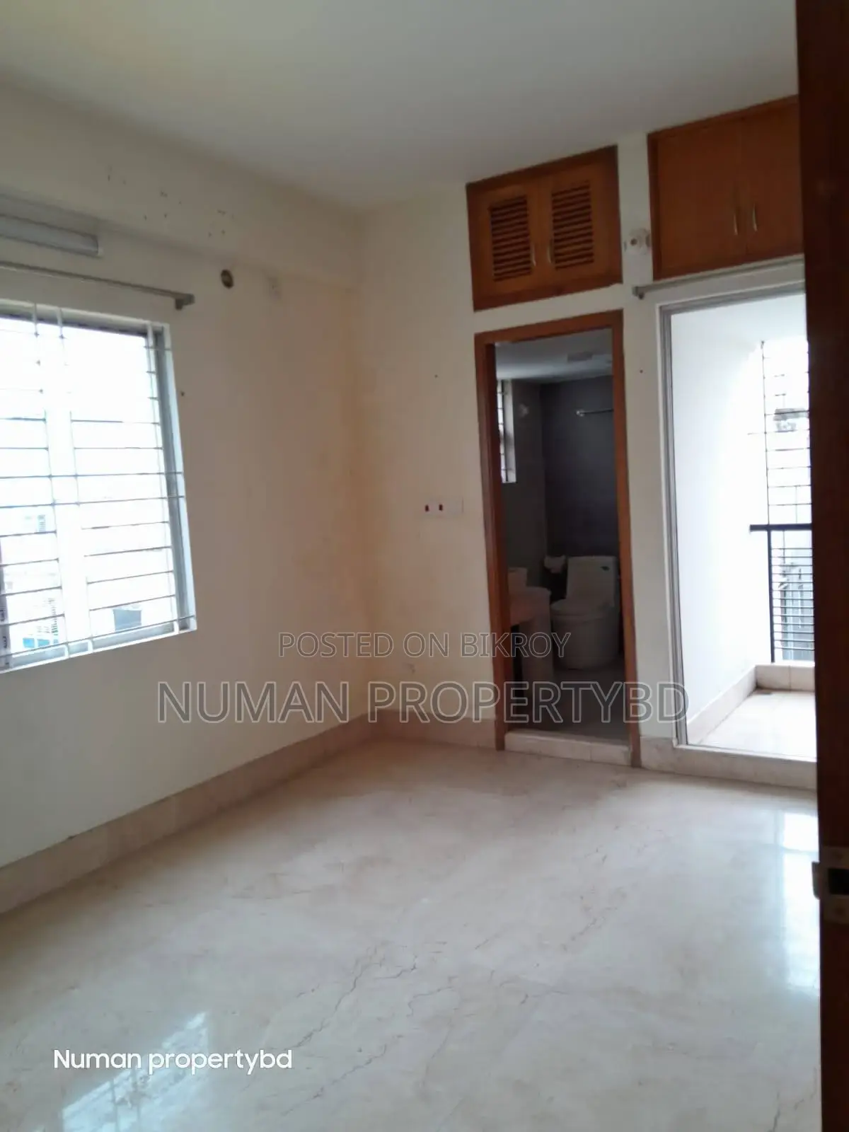 South-facing 3600sq Duplex 4-bedroom Luxurious Semi-Furnished flat for rent in Basundhara
