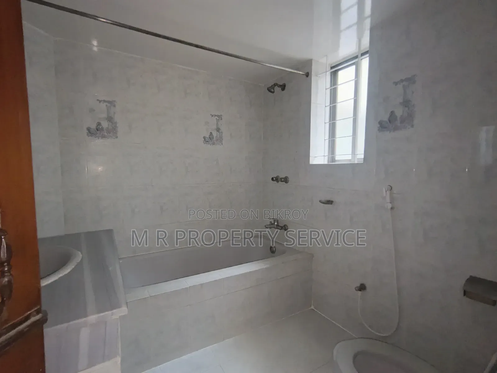 Exclusive 1850 SFT Office Rent at Gulshan-2 in Gulshan