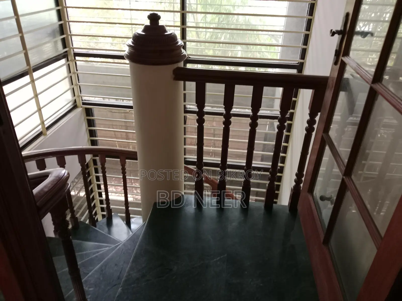 Duplex semi furnish apt rent in Gulshan in Gulshan