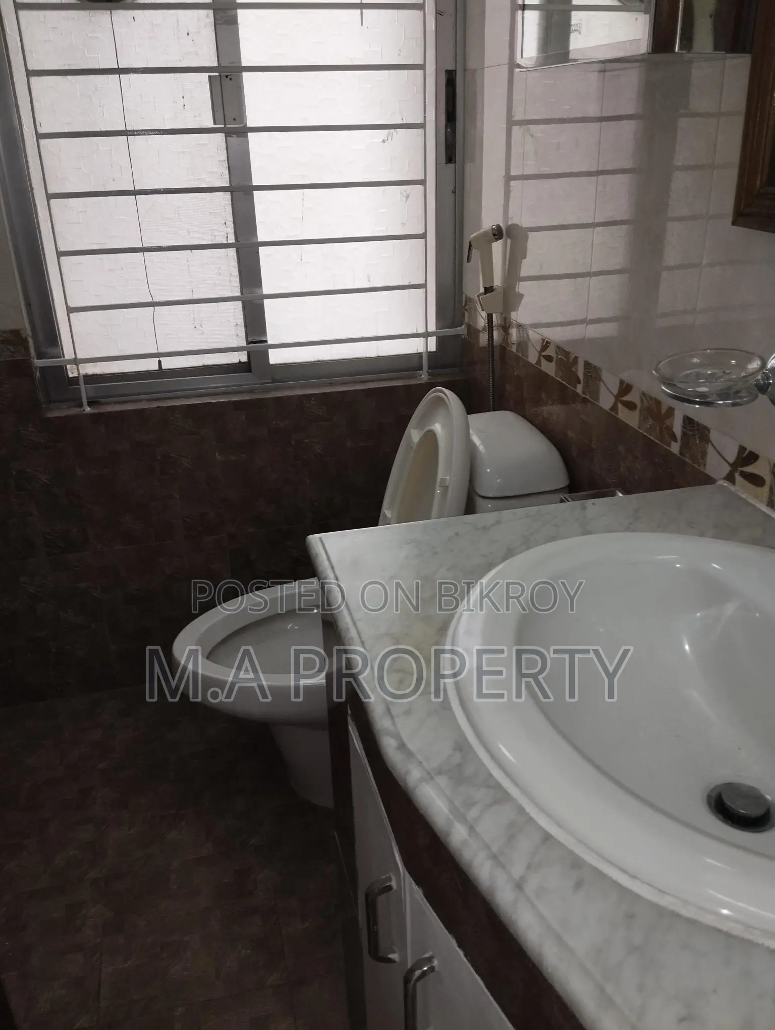 4 BED SEMI-FURNISHED FLAT FOR RENT IN BARIDHARA DIPLOMATIC ZONE in Baridhara