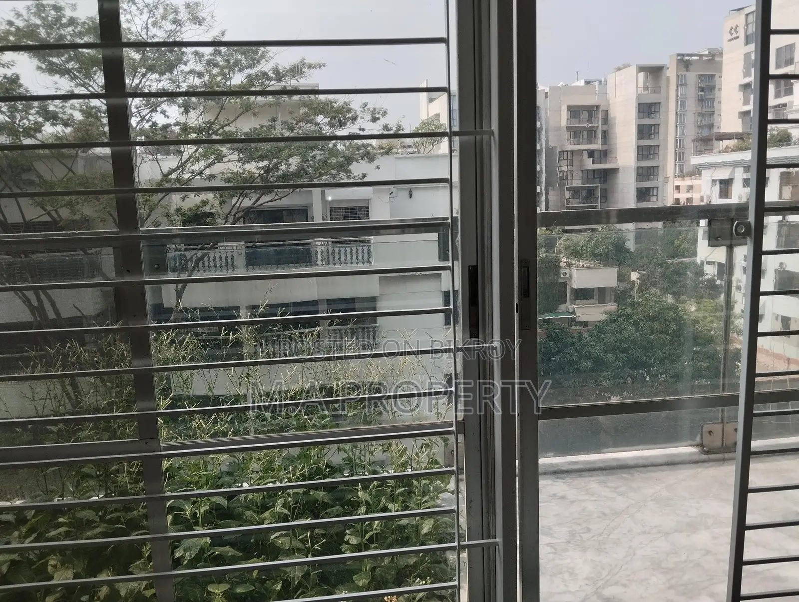 4 BED SEMI-FURNISHED FLAT FOR RENT IN BARIDHARA DIPLOMATIC ZONE in Baridhara