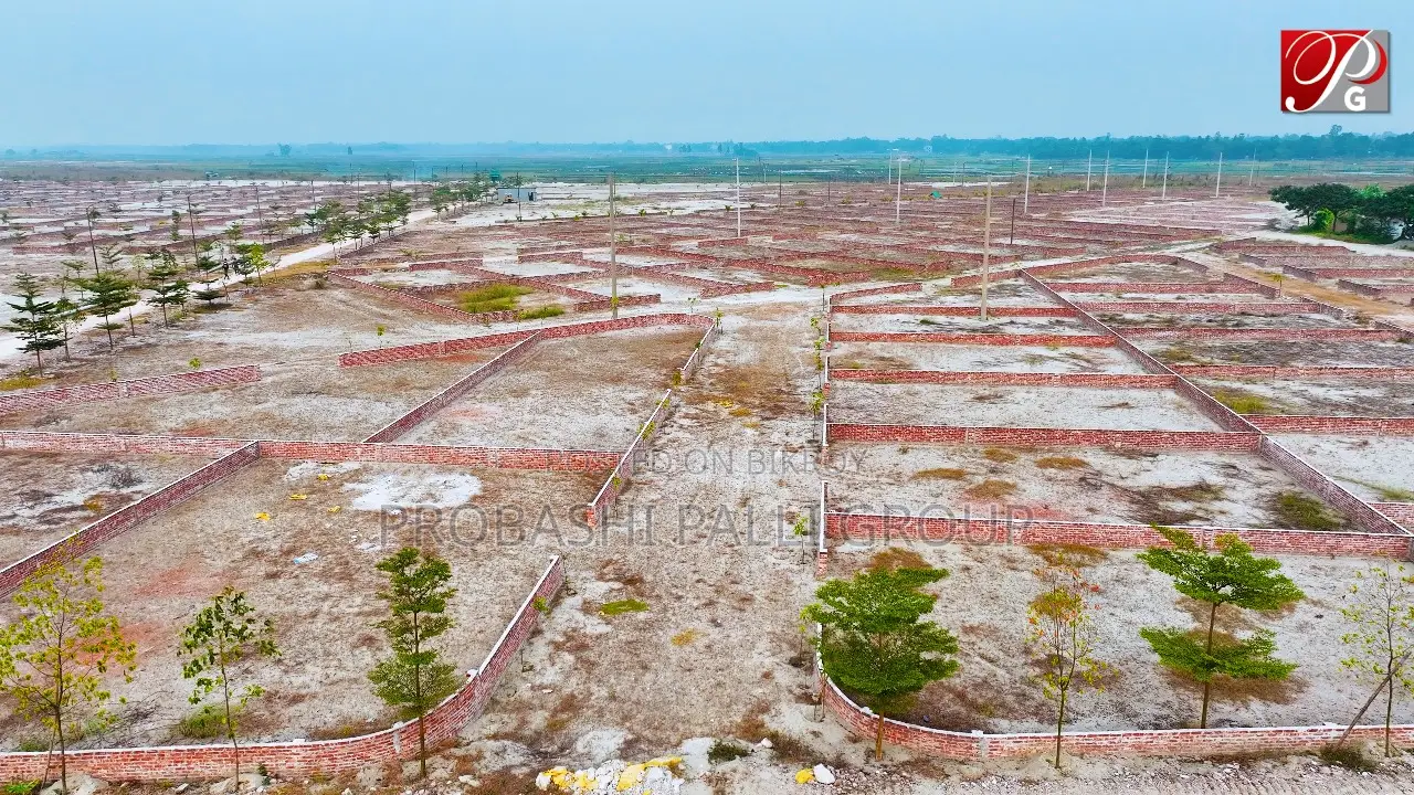 Buy plots at affordable prices in Purbachal Probashi Palli housing project!! in Banani