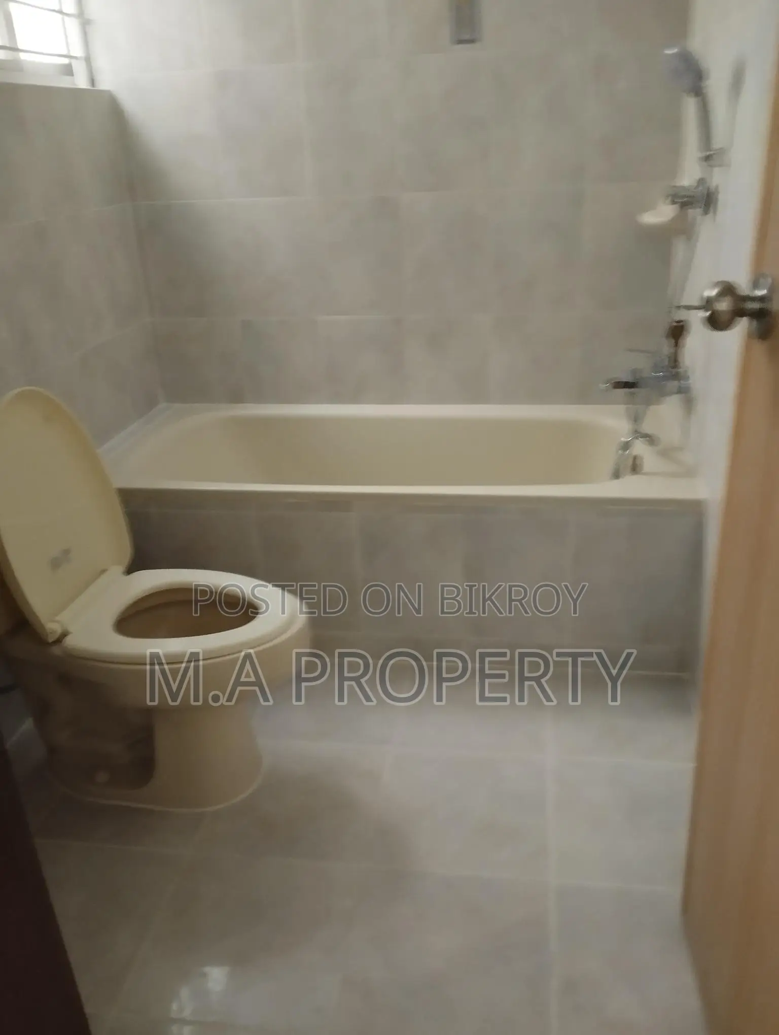 3 BED UNFURNISHED FLAT RENT IN GULSHAN 2 in Gulshan