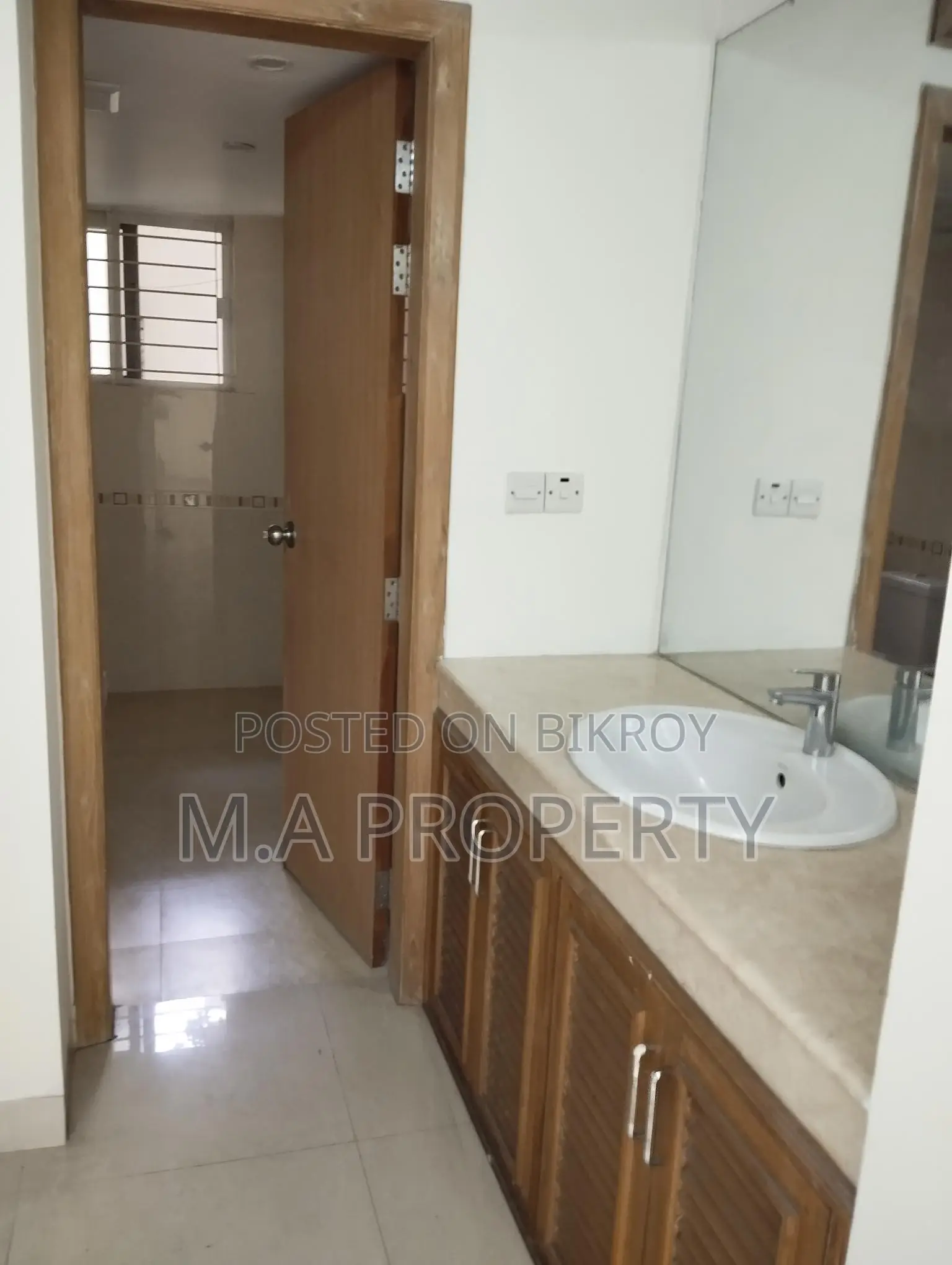 EXCELLENT UNFURNISHED FLAT RENT IN GULSHAN 2 in Gulshan