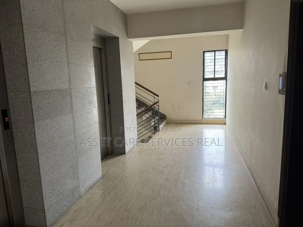 Excellent New building Office 2650 Sft Rent in Gulshan 1 in Gulshan