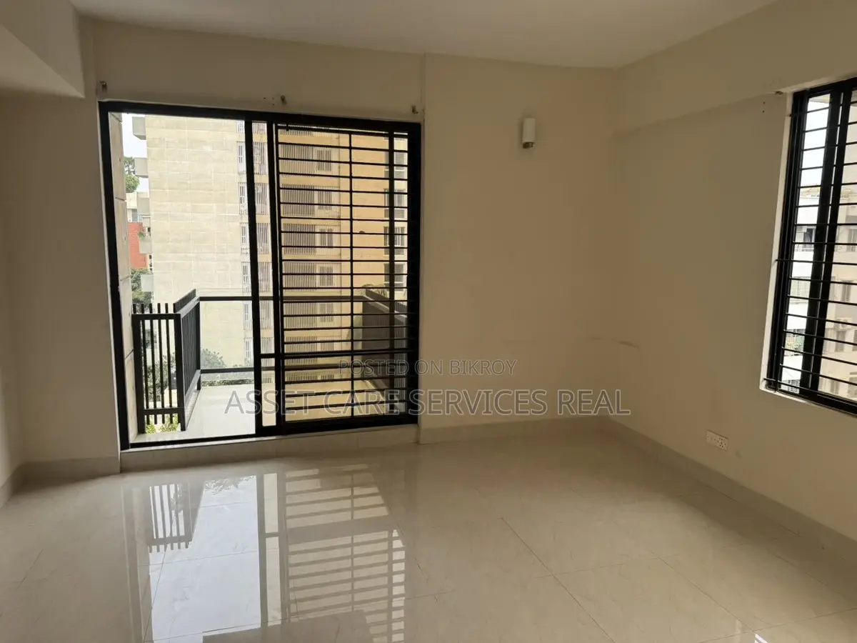 Excellent New building Office 2650 Sft Rent in Gulshan 1 in Gulshan