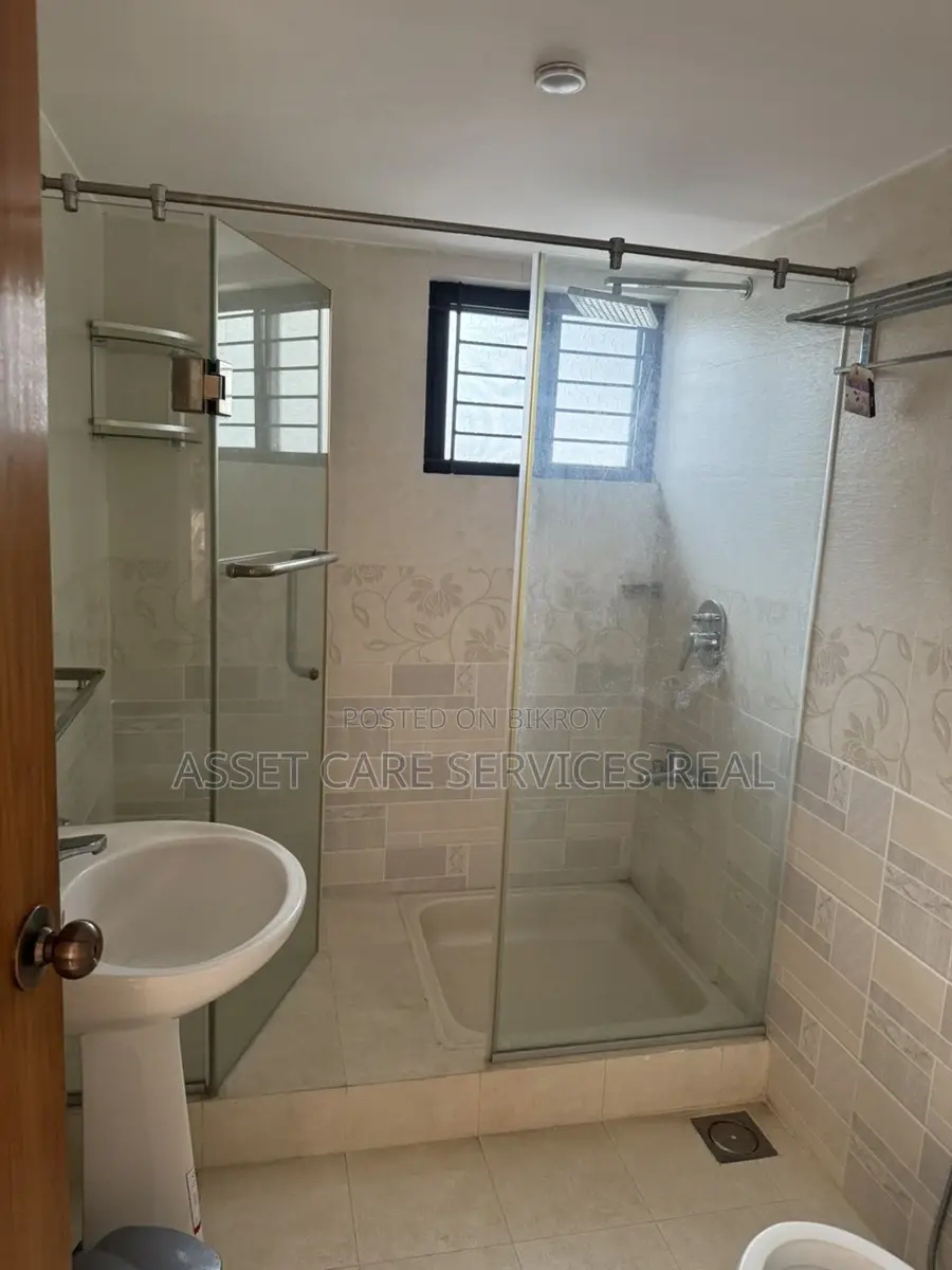 Excellent New building Office 2650 Sft Rent in Gulshan 1 in Gulshan