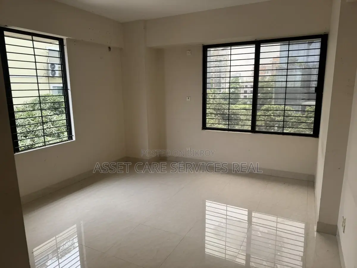 Excellent New building Office 2650 Sft Rent in Gulshan 1 in Gulshan