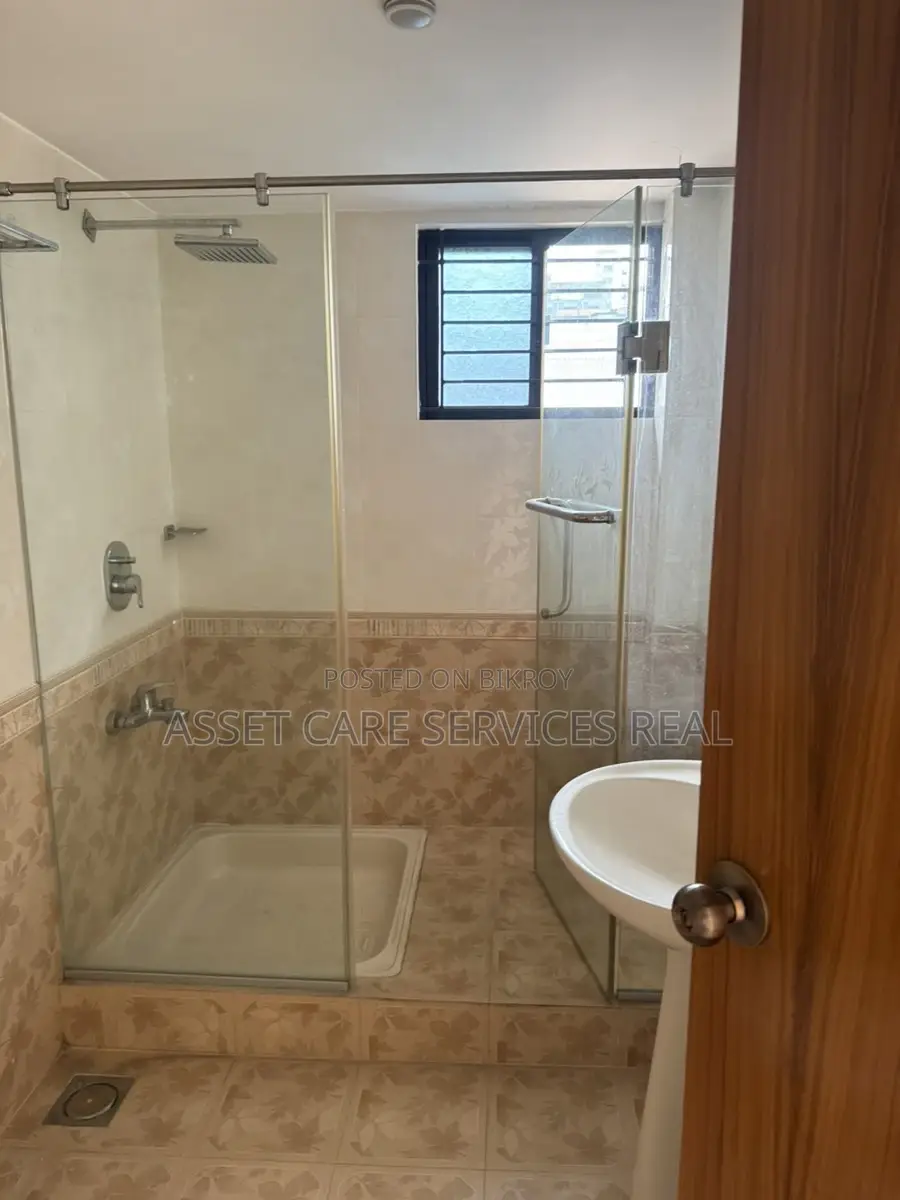 Excellent New building Office 2650 Sft Rent in Gulshan 1 in Gulshan