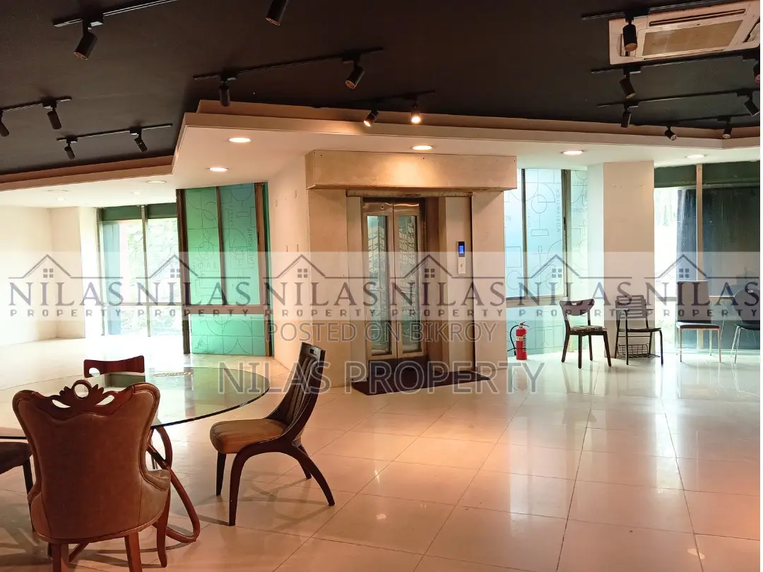 1st Floor Showroom/Café Space for Rent in Dhanmondi in Dhanmondi