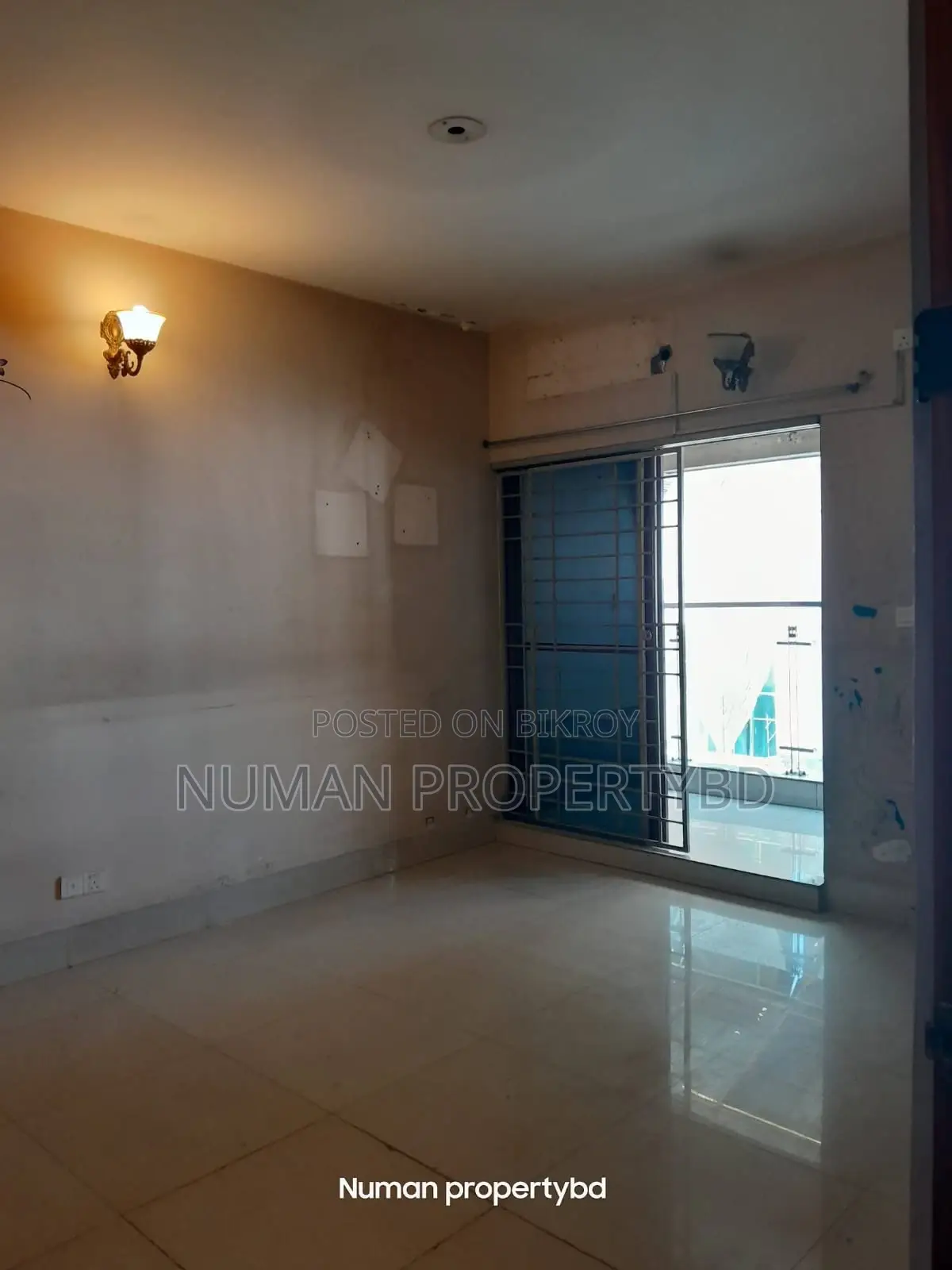 South-facing 3600sq Duplex 4-bedroom Luxurious semi-furnished flat for rent in Basundhara