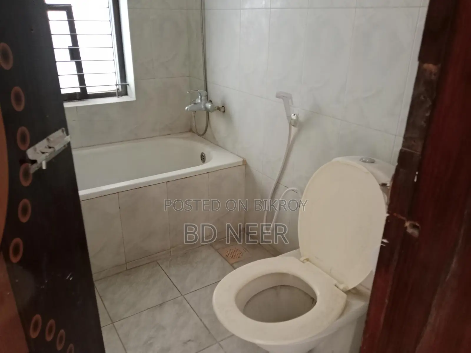 Commercial 2500 sft office space available in Gulshan Avenue in Gulshan