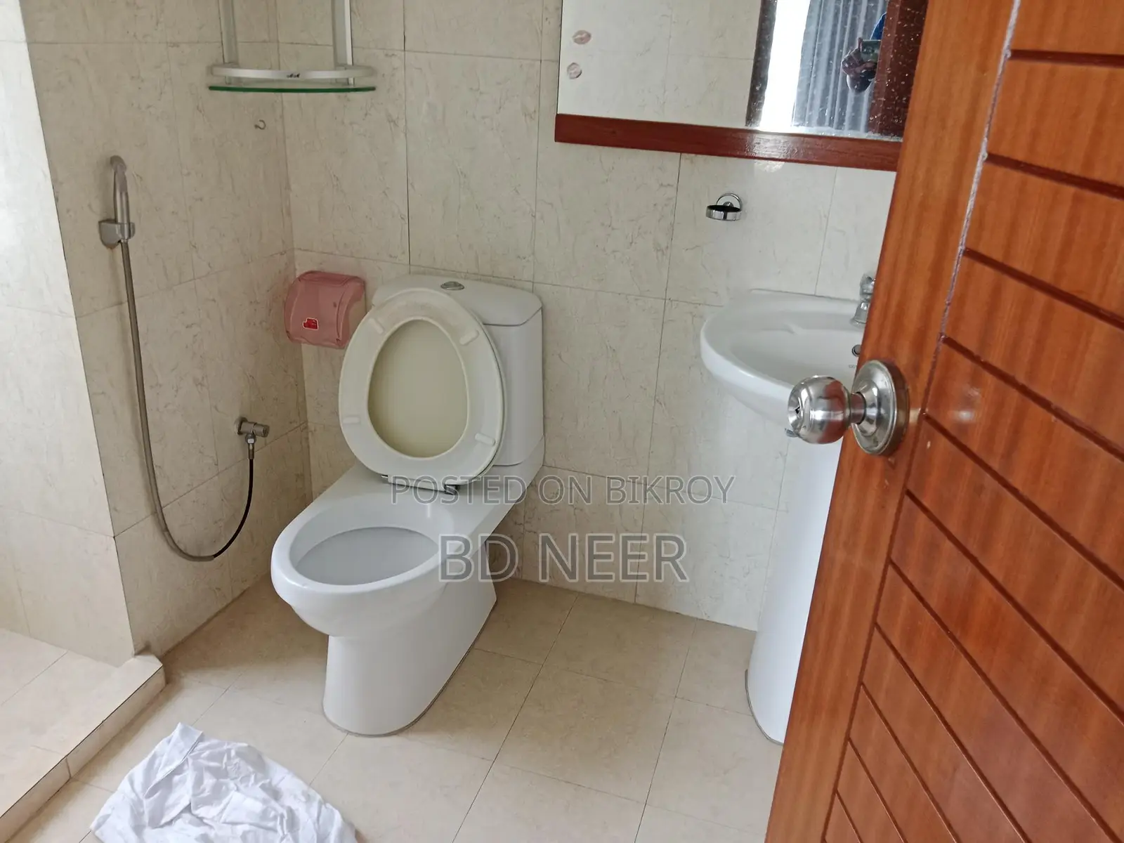 nice semi furnish 3 Bed room apt rent in banani North in Banani