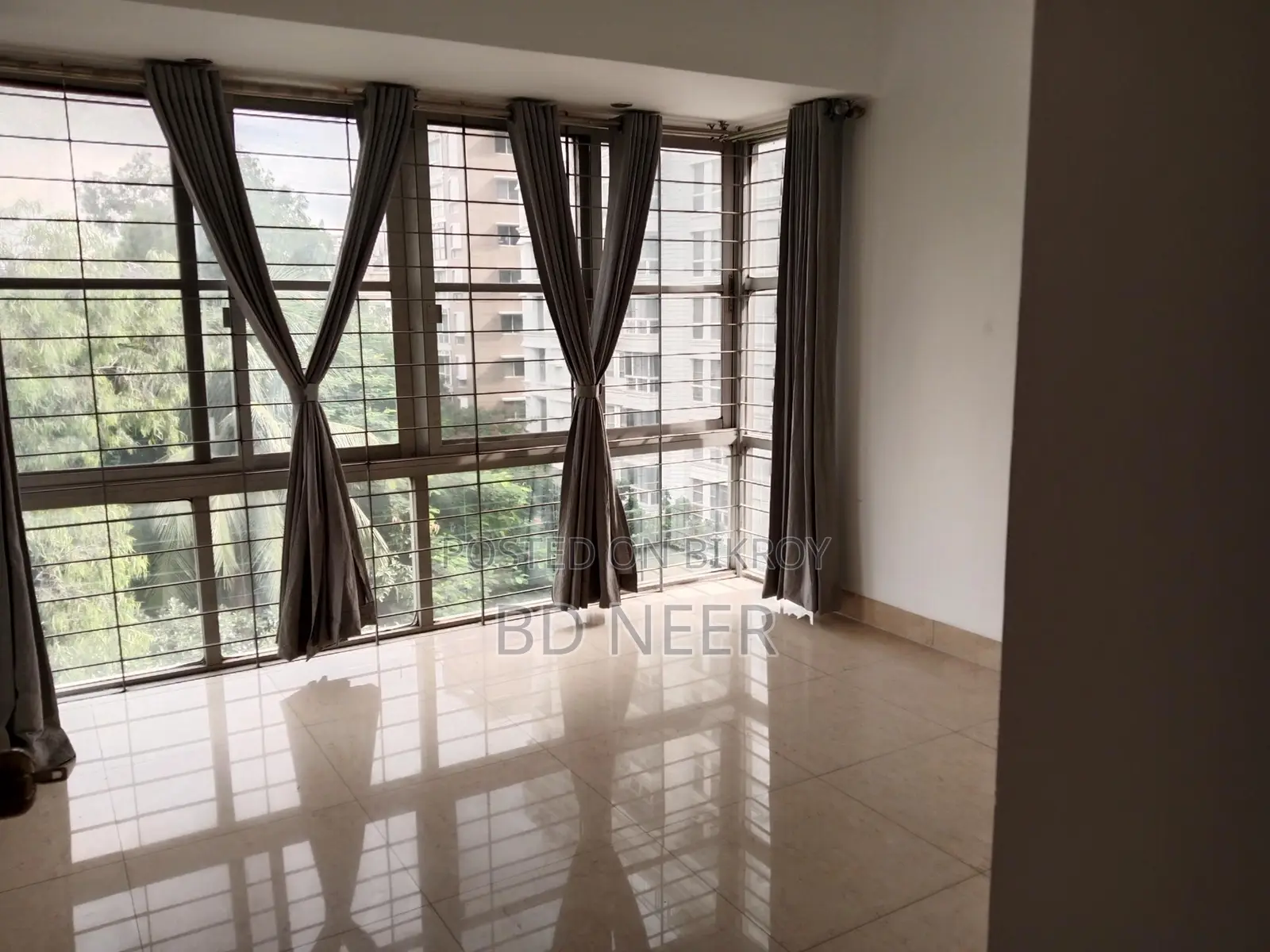 Looking good unfurnished 3 bedroom apartment rent in Gulshan north side in Gulshan