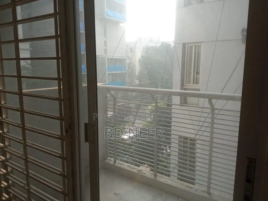 Very well 2900 sft 3 Bed room apt rent in Gulshan in Gulshan