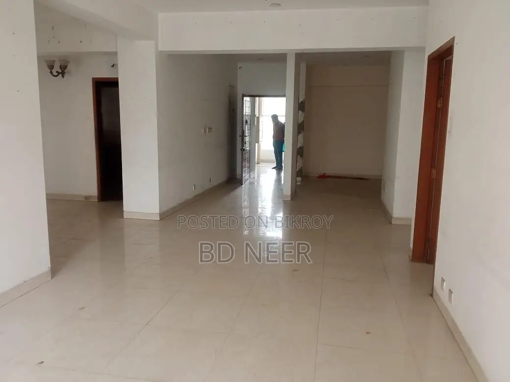 Very well 2900 sft 3 Bed room apt rent in Gulshan in Gulshan
