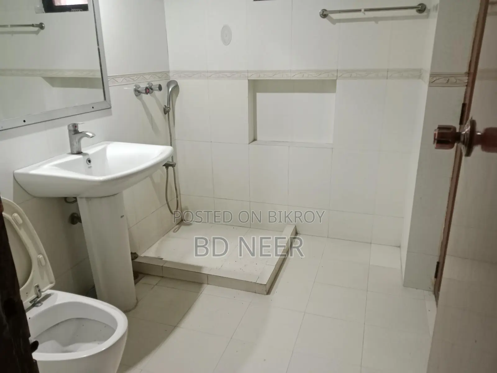 Nice looking 2500 sft 3 Bed room apt available in Gulshan in Gulshan