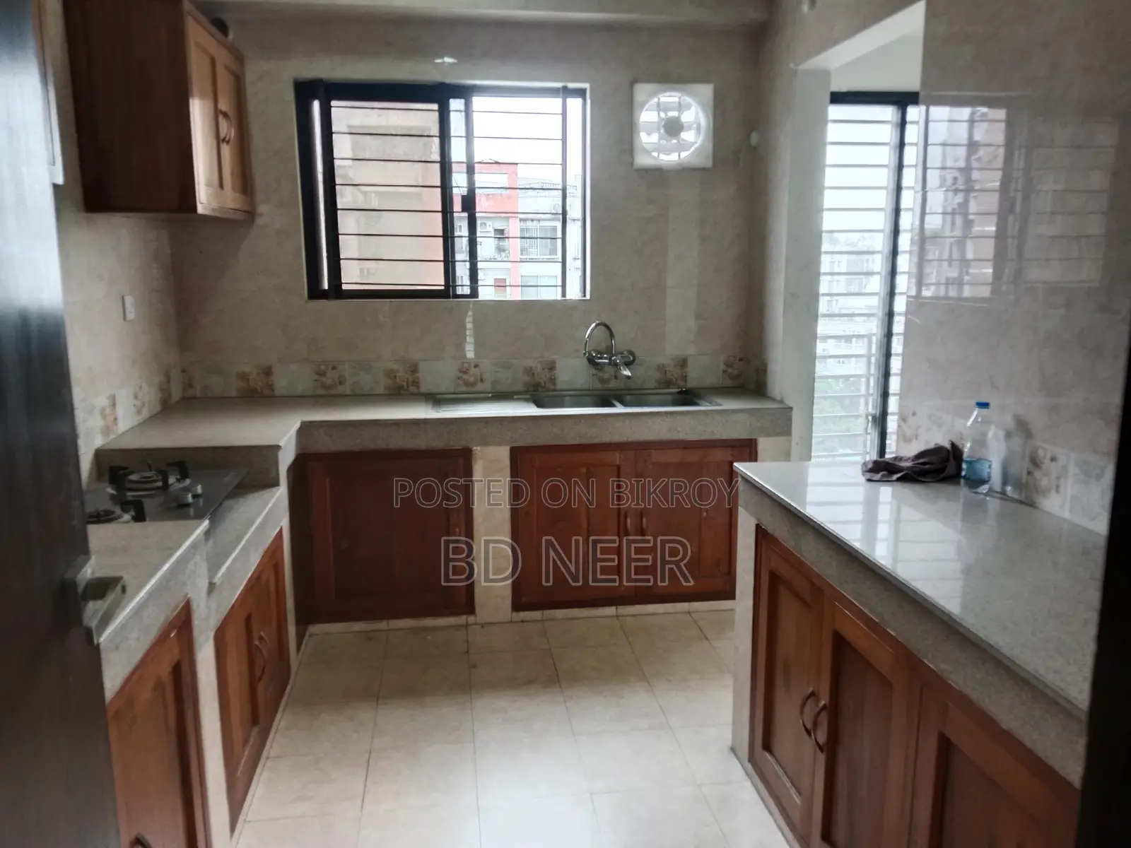 So good semi furnish 3 Bed room apt available in banani North in Banani