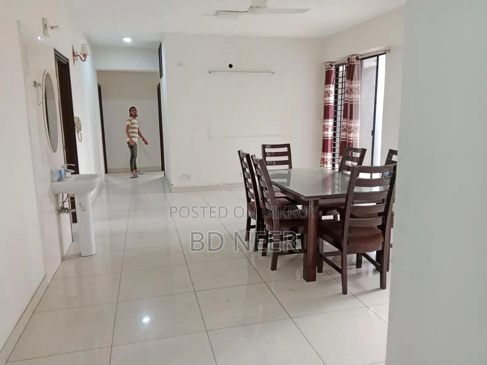 So good semi furnish 3 Bed room apt available in banani North in Banani
