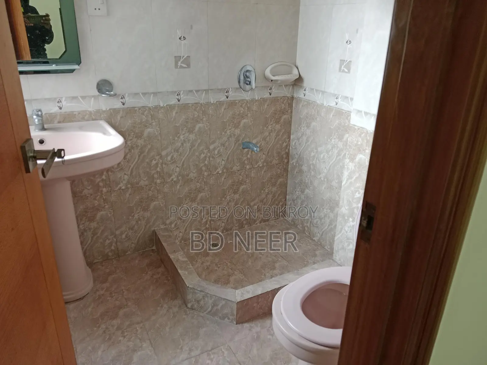 Fully furnish 4 Bed room apt rent in banani South in Banani