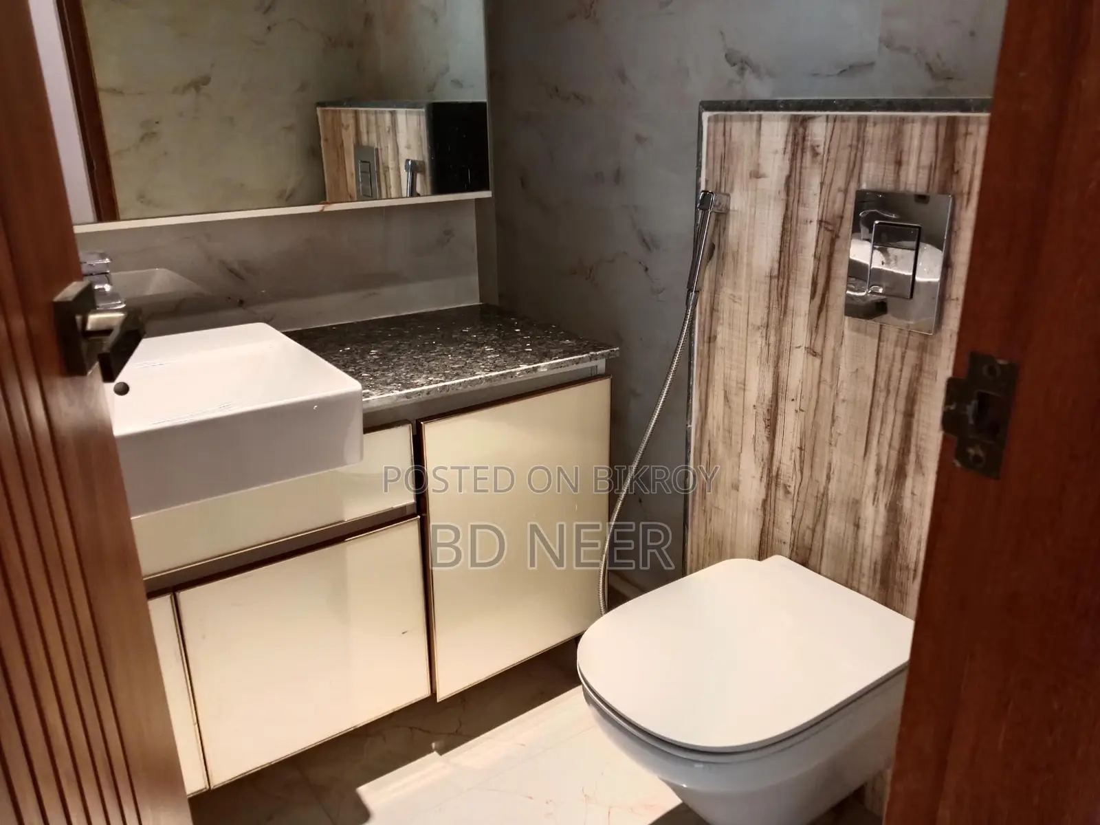 mordent Interior semi furnish 3 Bed room have Gym apt rent in Gulshan 1 in Gulshan