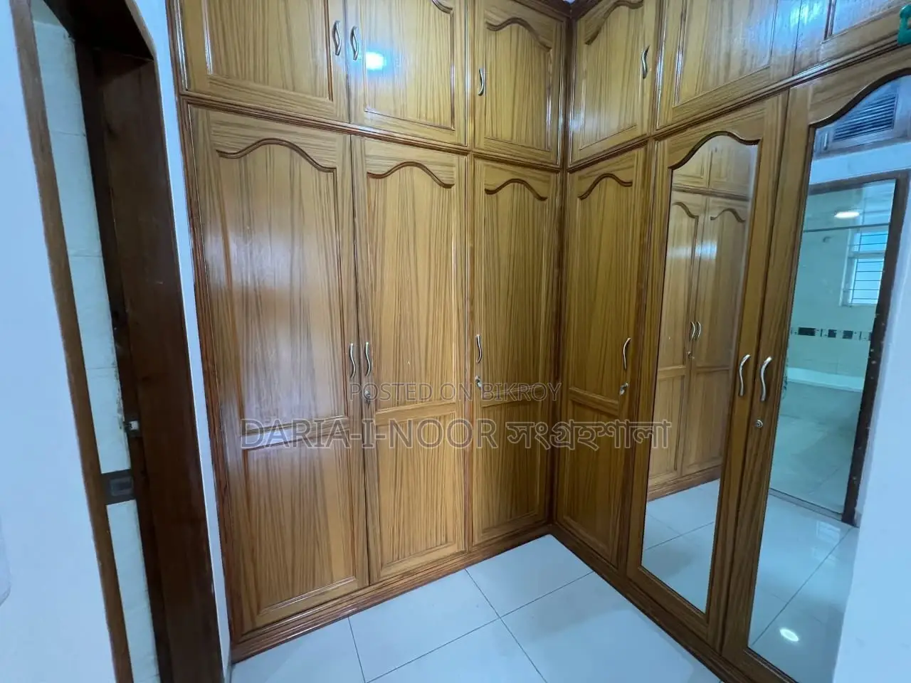 Navana 2350 SFT Flat for Sale on 4th Floor near Lake in Gulshan 1 in Gulshan