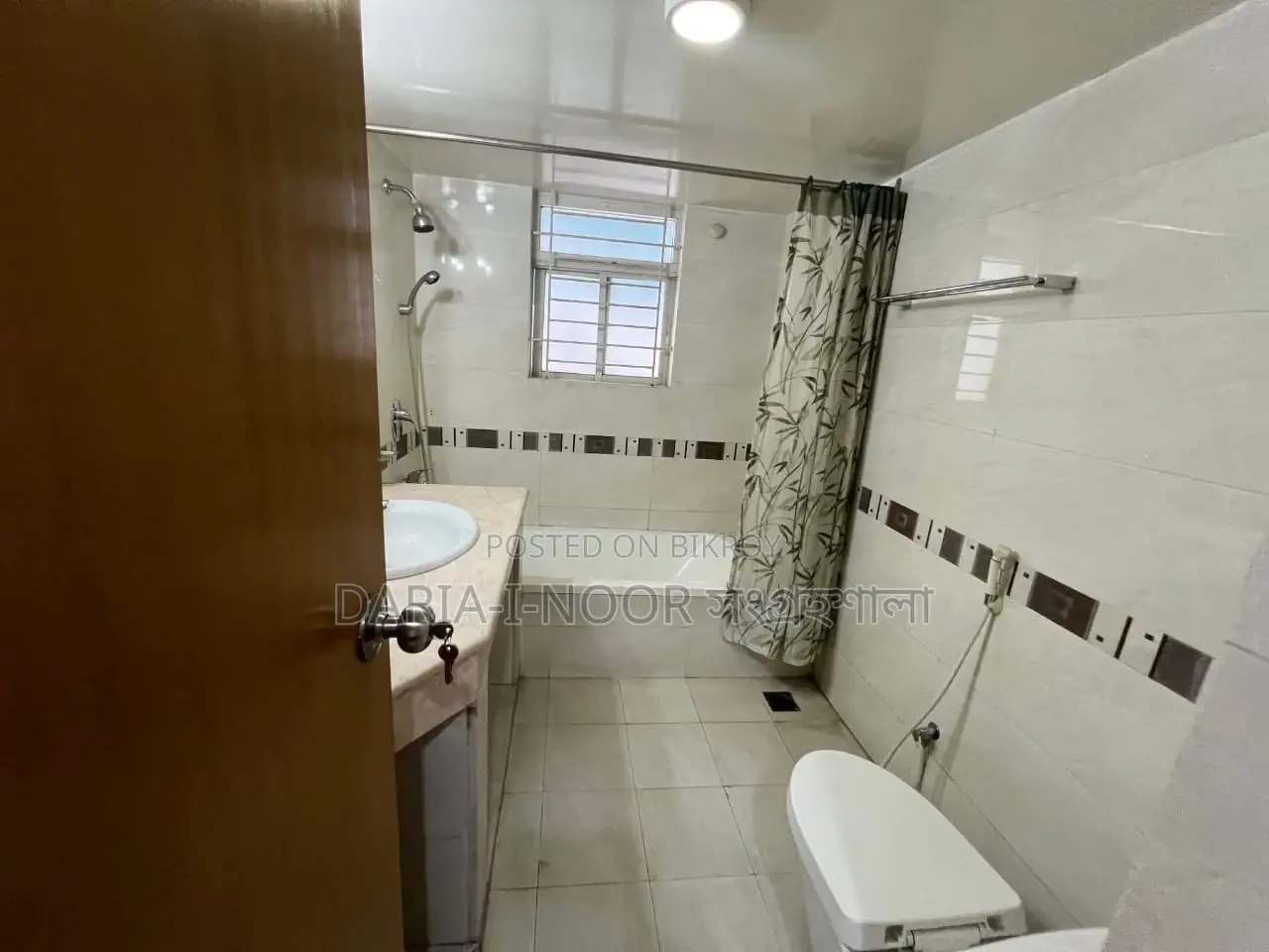 Navana 2350 SFT Flat for Sale on 4th Floor near Lake in Gulshan 1 in Gulshan