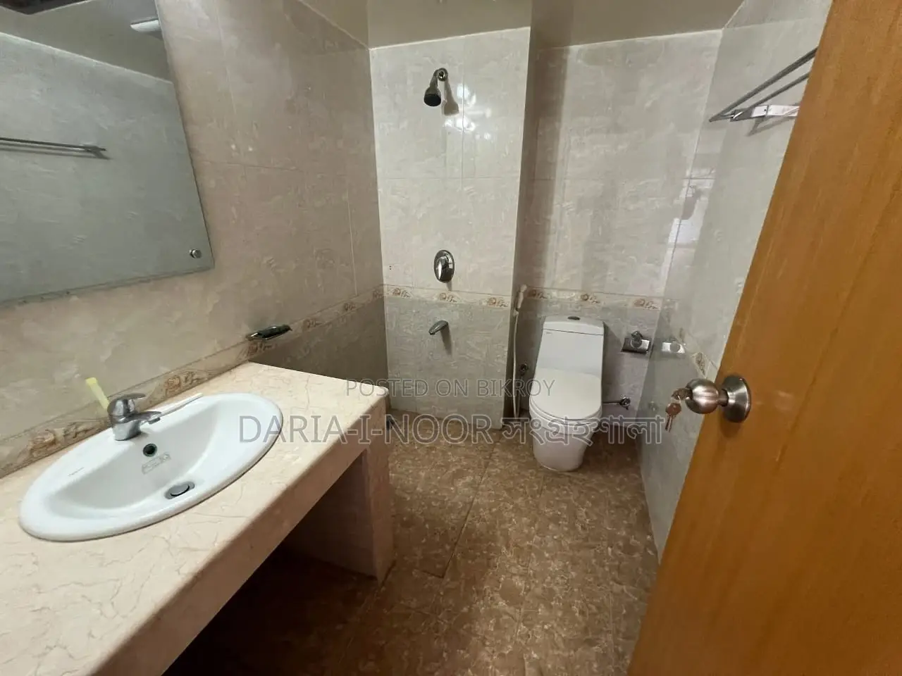 Navana 2350 SFT Flat for Sale on 4th Floor near Lake in Gulshan 1 in Gulshan
