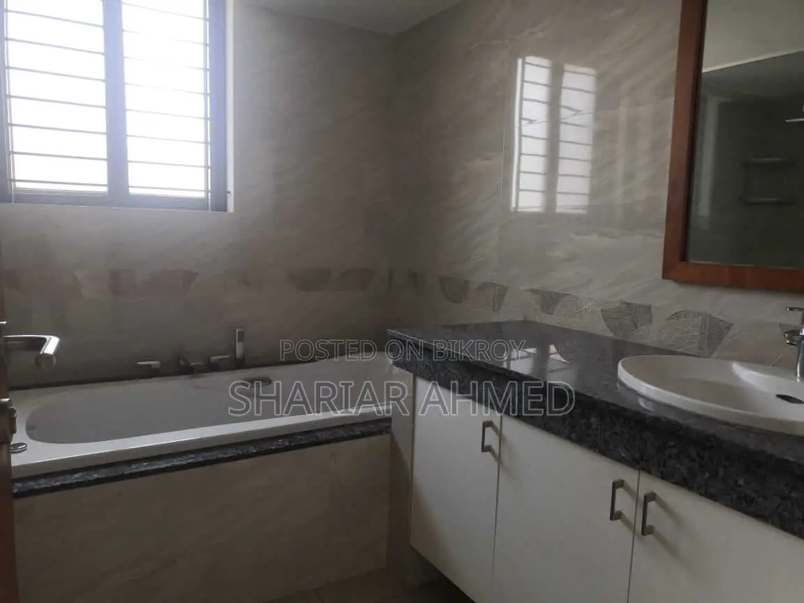 Lake Views With Quality Finishing A 4190 Sqft Apt For Rent In Gulshan in Gulshan