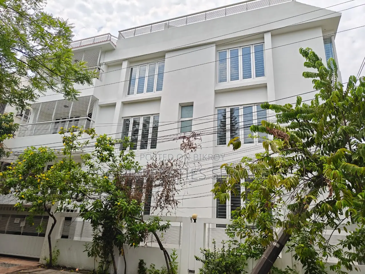 Nice House Office Rent in Nikunjo-1 in Khilkhet