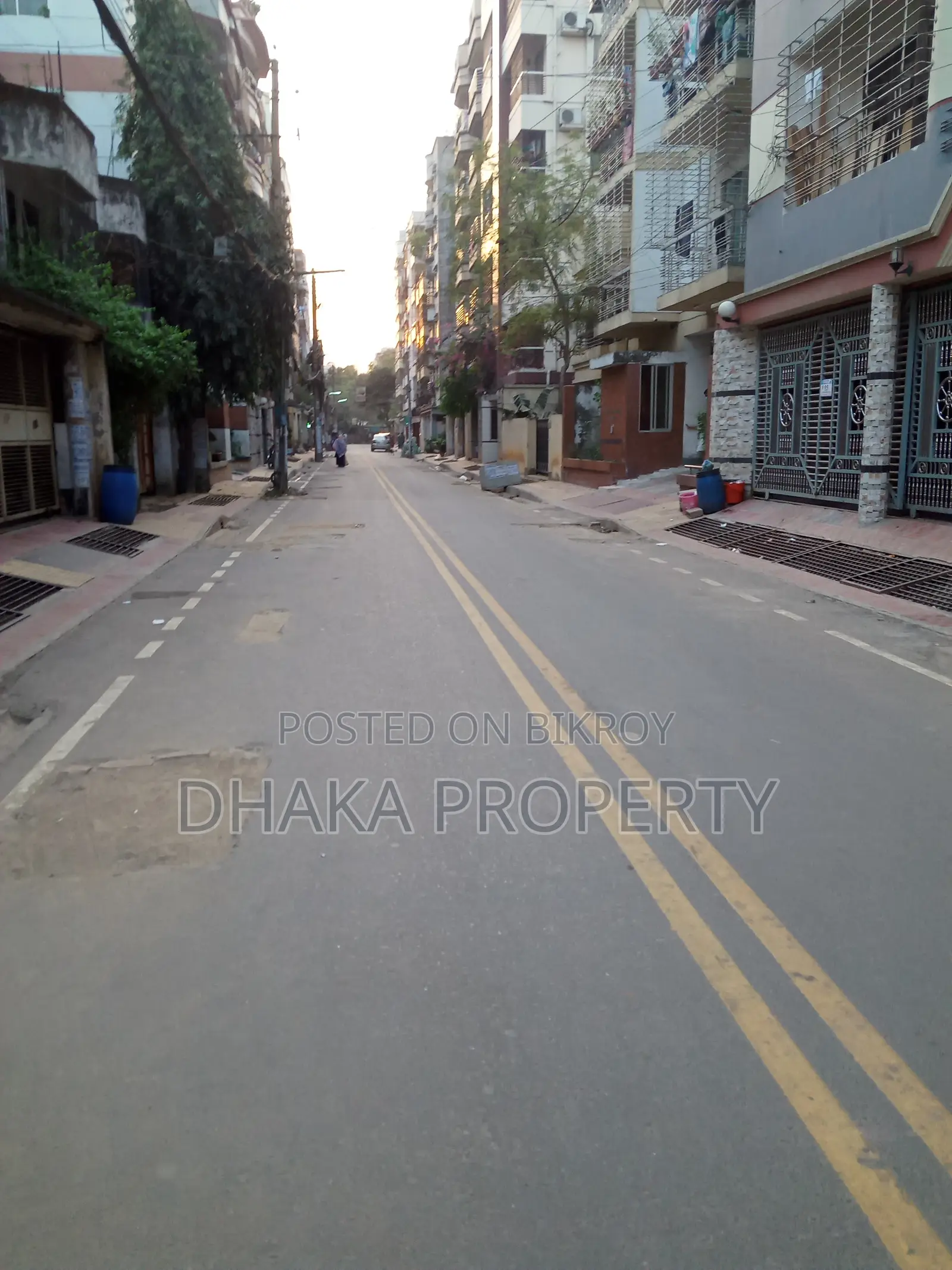 South-facing 7 Katha land near the lake, Gulshan 1 in Gulshan