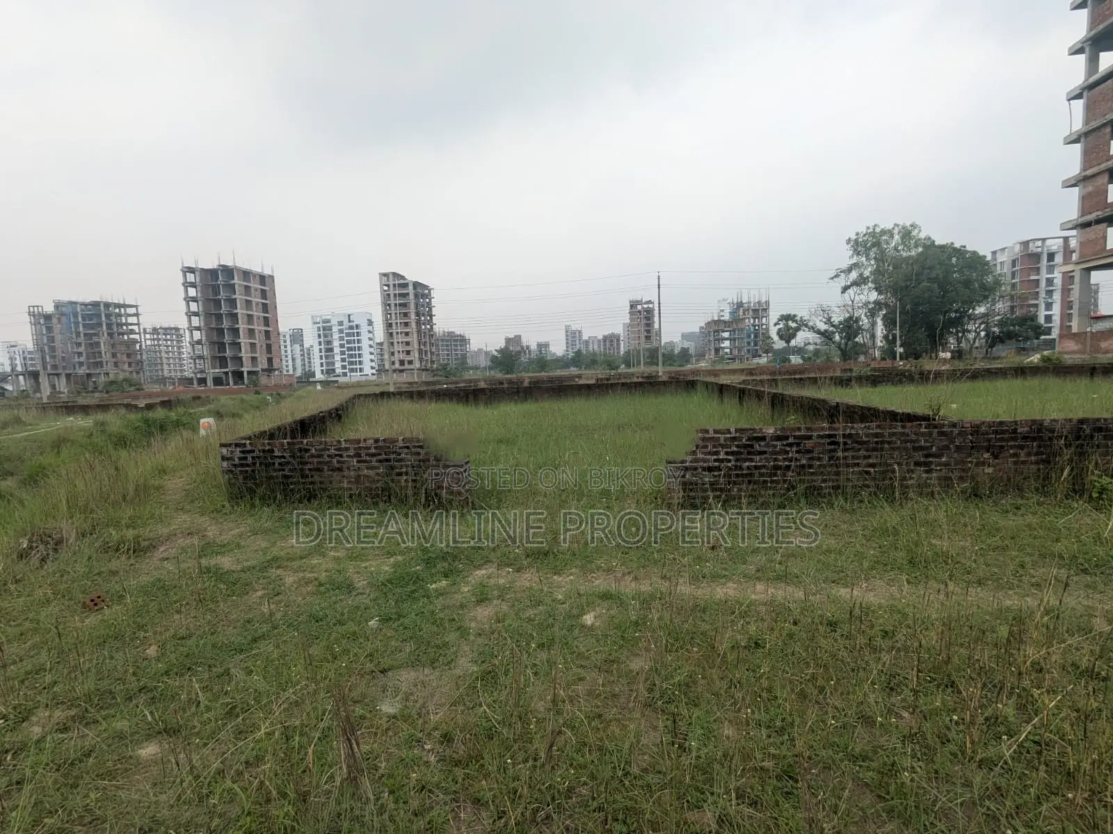 4 Katha Lakeside Plot for Sale in N Block Bashundhara R/A in Basundhara